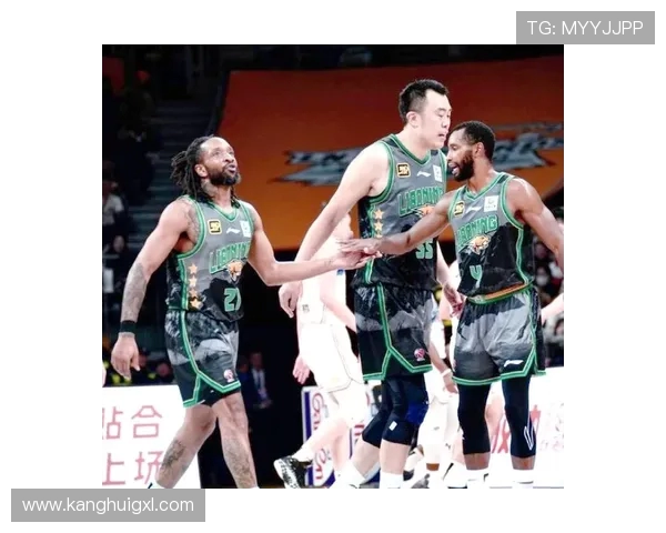 中国男篮与澳洲队巅峰对决展现篮球魅力与实力较量的精彩瞬间