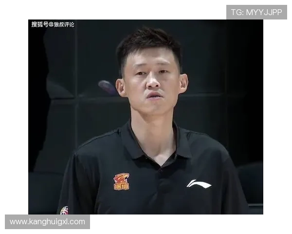 周鹏：从篮球场上的传奇到生活中的榜样，展现不屈精神与坚持信念的故事